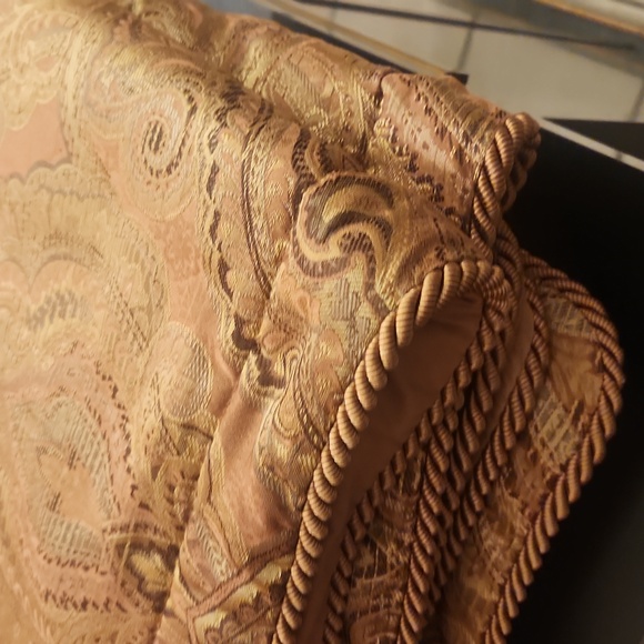 CROSCILL BEAUTIFUL RUST PAISLEY SET STANDARD SHAMS 27 X 21 - Picture 6 of 6